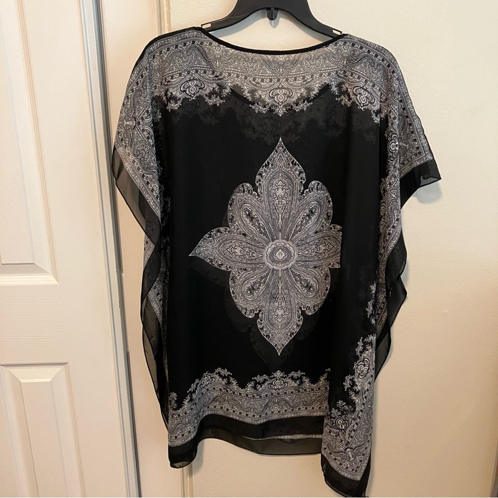 Elegant Black and Gray Poncho Top Bohemian Boho-Chic Athleisure Casual